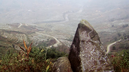 Bãi đá cổ Sapa với những hình thù và hoa văn kỳ lạ, thu hút sự tò mò của nhiều du khách