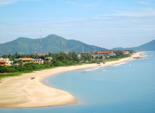 Trà Cổ - bãi biển lớn nhất Việt Nam hút khách nhất với vẻ đẹp vô cùng hoàn mỹ