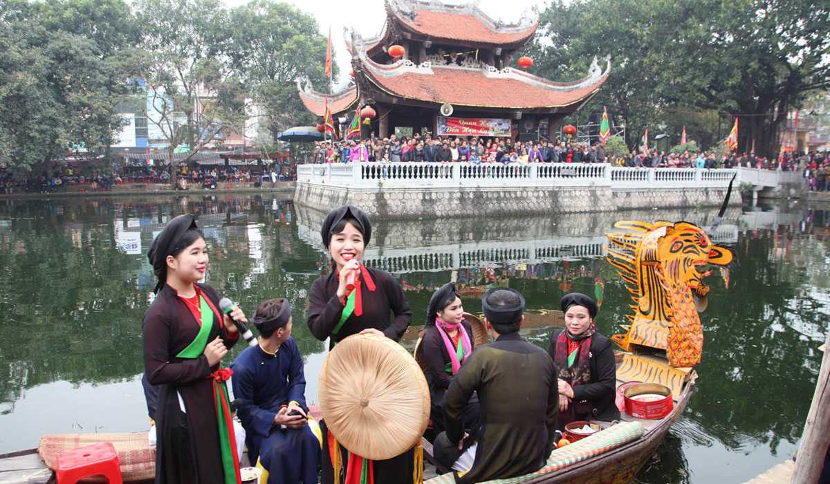 Hội Lim tại Bắc Ninh năm nào cũng thu hút hàng vạn du khách tham gia