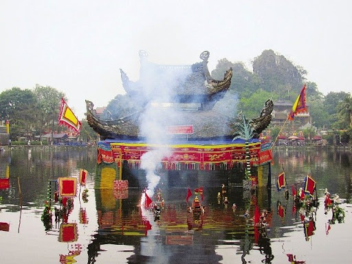 Lễ hội diễn ra tại chùa Thầy mang đậm nét văn hóa dân tộc Việt
