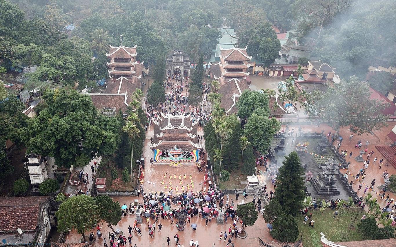 Cảnh đẹp hiếm có của chùa Hương được chụp từ trên cao