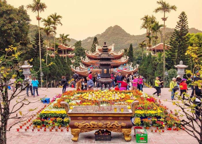 Lễ hội chùa Hương một trong những danh thắng cảnh đẹp nổi tiếng nhất Việt Nam
