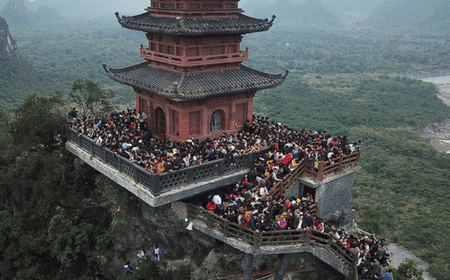 Một góc khung cảnh hùng vỹ tại lễ hội chùa Yên Tử - danh thắng mang tầm quốc gia
