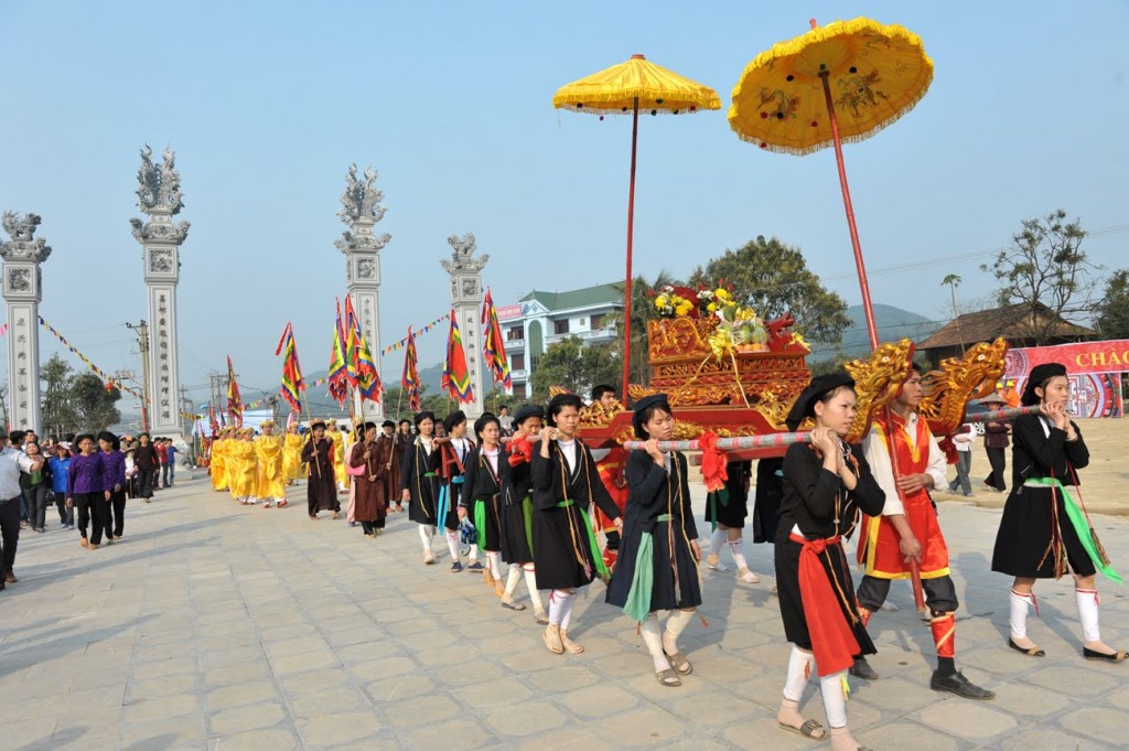 Một góc trong phần lễ rước kiệu của lễ hội chùa Tây Thiên