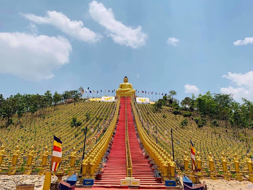 Ngôi chùa 84000 tượng Phật Putkiri hiện là ngôi chùa đẹp, độc đáo bậc nhất tại Campuchia