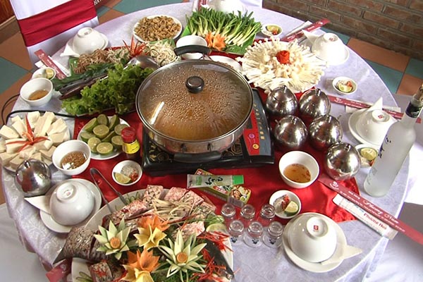 Các món ăn chính đặc sắc và mang đậm hương vị của vùng quê miền Trung