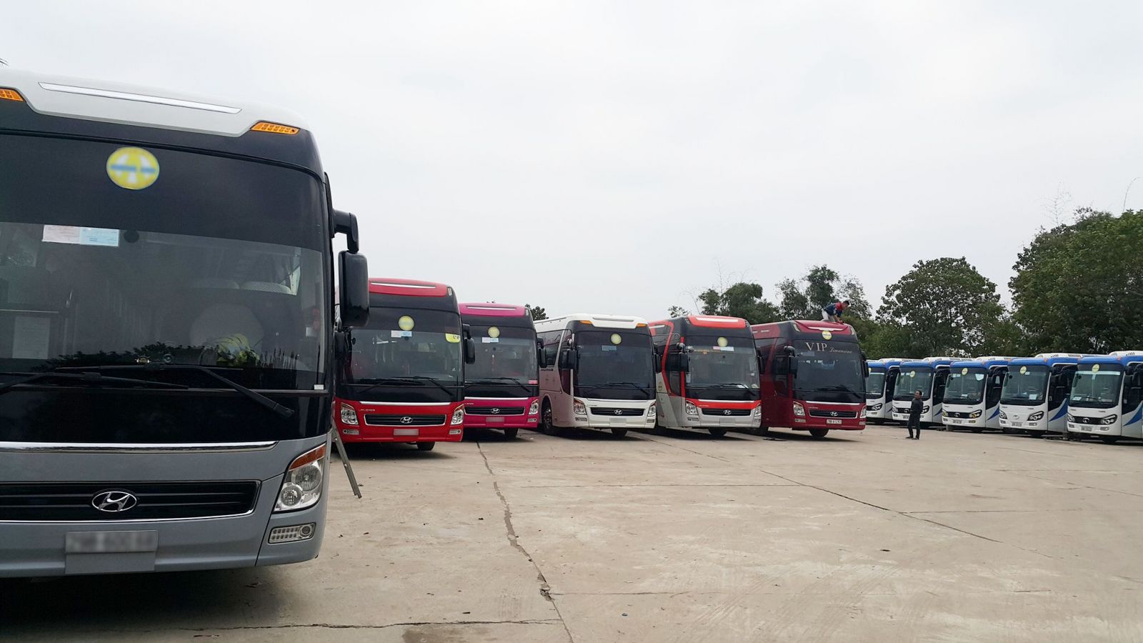 Giá tiền thuê xe ô tô 45 chỗ của các dòng xe đang Hot hiện nay