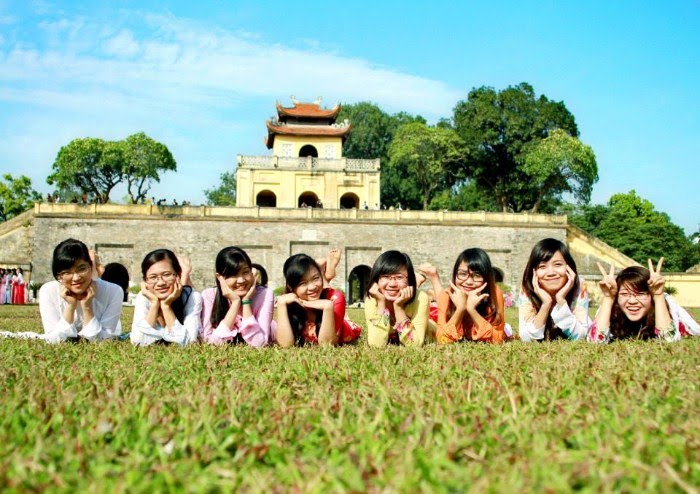 Hoàng Thành Thăng Long là nơi thích hợp để sắp xếp đội hình cũng như tạo dáng