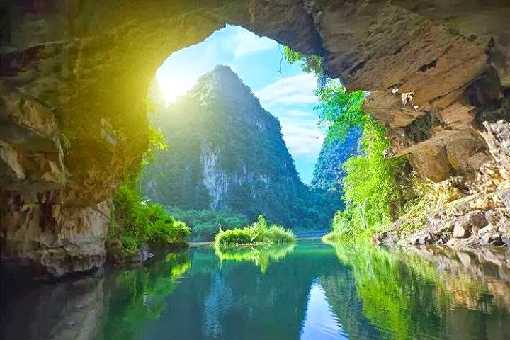 Động Thiên Hà cảnh đẹp tuyệt hảo của Ninh Bình