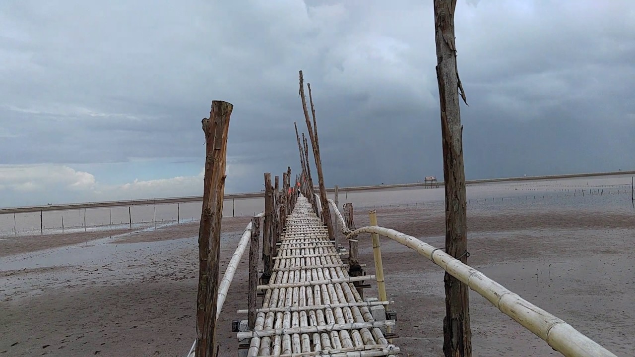 Bãi biển Cồn Đen vào những ngày mưa
