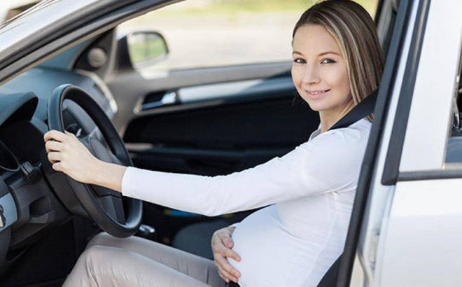 Bà bầu có nên đi xe ô tô đường dài hay không?