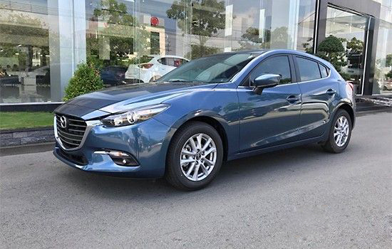 Việt Anh cho thuê xe Mazda 3 màu xanh theo tháng