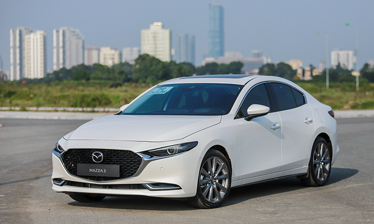 Cho thuê xe Mazda 3 màu trắng theo tháng trọn gói