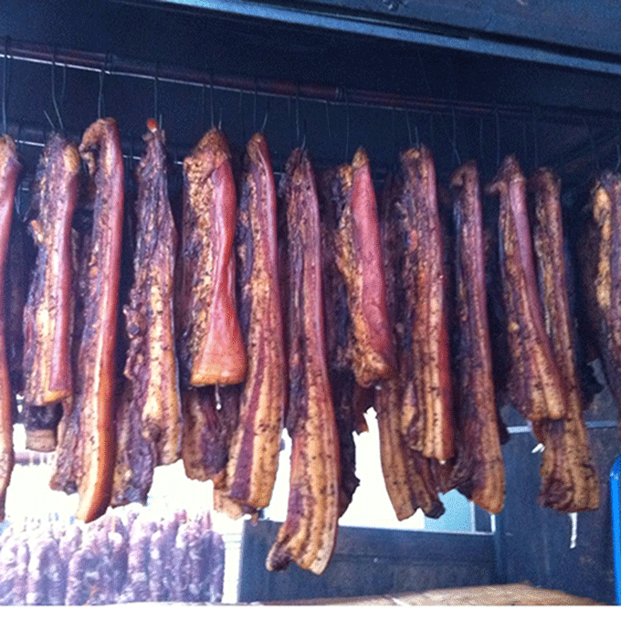 Thịt lợn gác bếp - một trong những món ngon đặc sản đáng thưởng thức tại Bắc Kạn