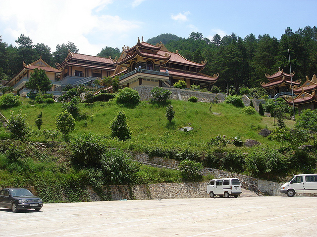 Thiền Viện Trúc Lâm Tây Thiên được xem là một trong những địa điểm du lịch tâm linh nổi tiếng nhất hiện nay