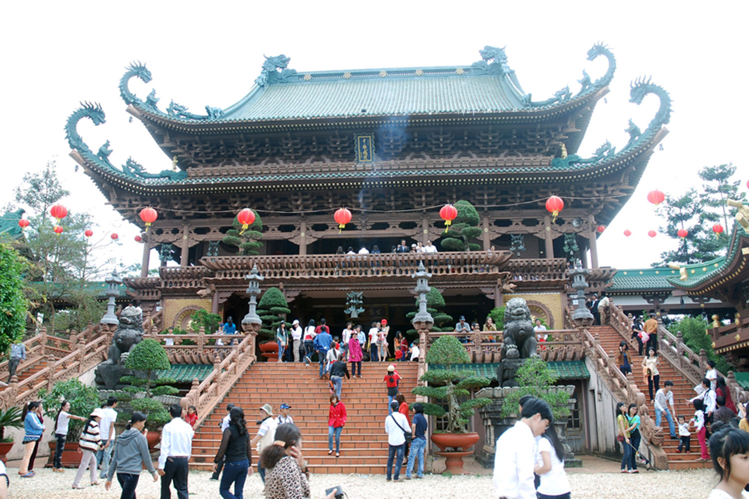 Về Chùa Hương - miền đất Phật nổi tiếng được rất nhiều du khách yêu thích đến vào mỗi dịp đầu xuân