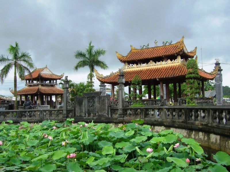 Một góc hình ảnh của Phủ Tây Hồ địa điểm tâm linh nổi tiếng tại Hà Nội