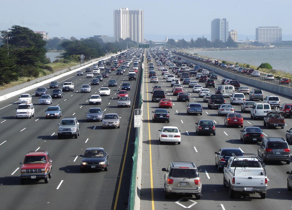 Cần tuân thủ nghiêm Luật giao thông để có những chuyến đi an toàn trên cao tốc