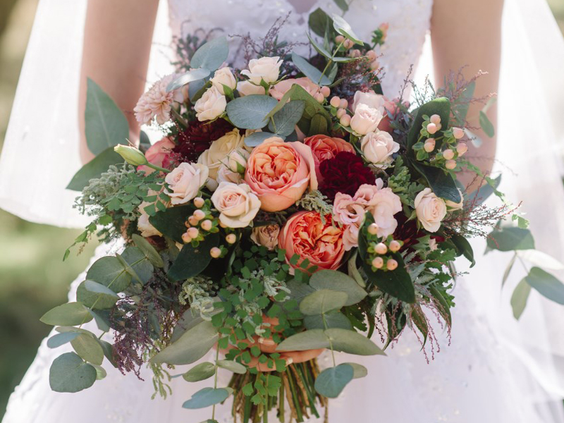 Mách bạn cách chọn hoa cầm tay cô dâu 2024 đẹp, ý nghĩa nhất