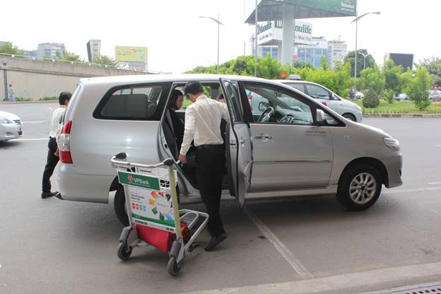 Việt Anh cung cấp dịch vụ đưa đón khách tại sân bay Nội Bài giá rẻ, uy tín