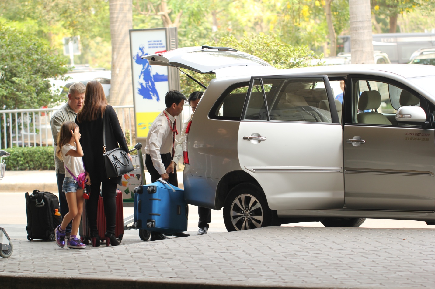 Việt Anh cho thuê xe đưa đón giá rẻ nhất tại Hà Nội