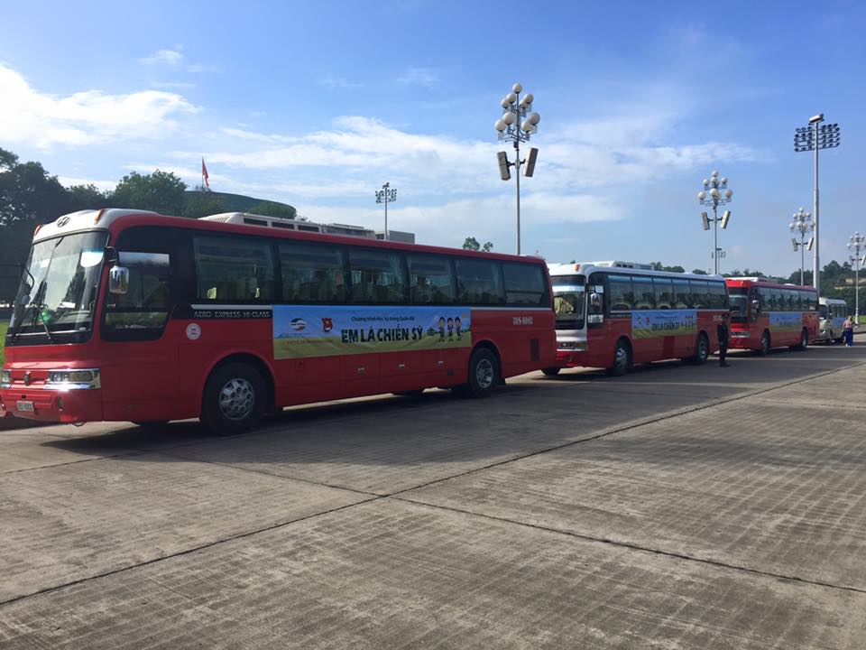 Dàn xe 45 chỗ của Việt Anh tập kết tại Lăng Bác