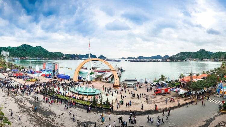 Cát Bà khu du lịch nổi tiếng nhất tại Hải Phòng thu hút rất nhiều du khách hàng năm