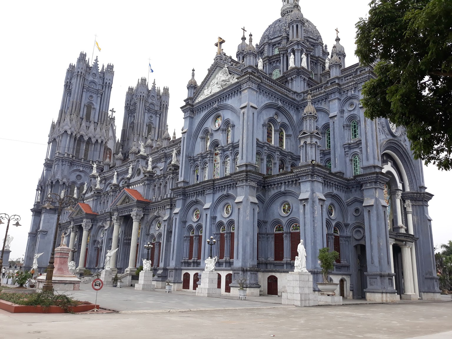 Kiến trúc vô cùng độc đáo và tráng lệ của nhà thờ Bác Trạch Thái Bình