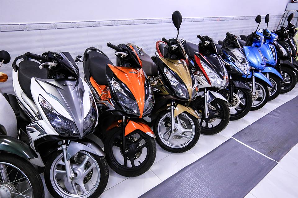 Tại cửa hàng Anh Trưởng luôn có sẵn số lượng lớn xe máy để khách chọn thuê