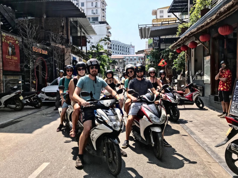 Khách hàng luôn dành nhiều lời khen khi thuê xe máy ở Bình Minh